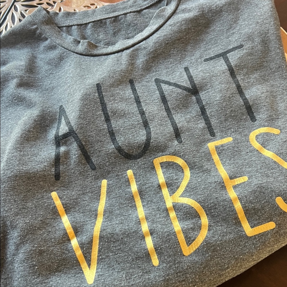Aunt Vibes Kids' Graphic Tee - Charcoal Gray - Large